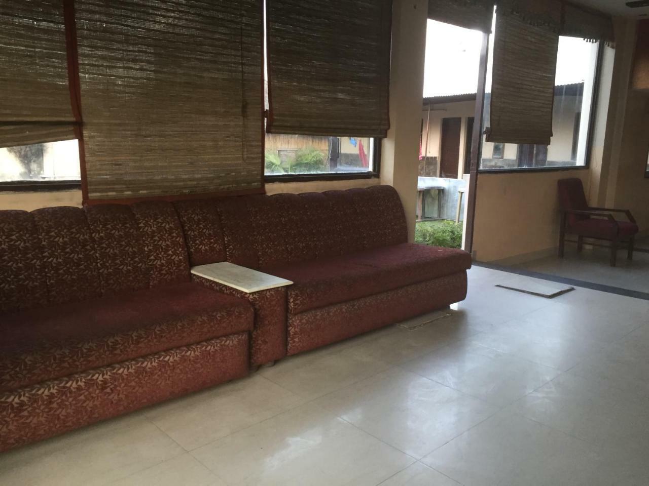 הרידוואר Hotel Kings Inn מראה חיצוני תמונה