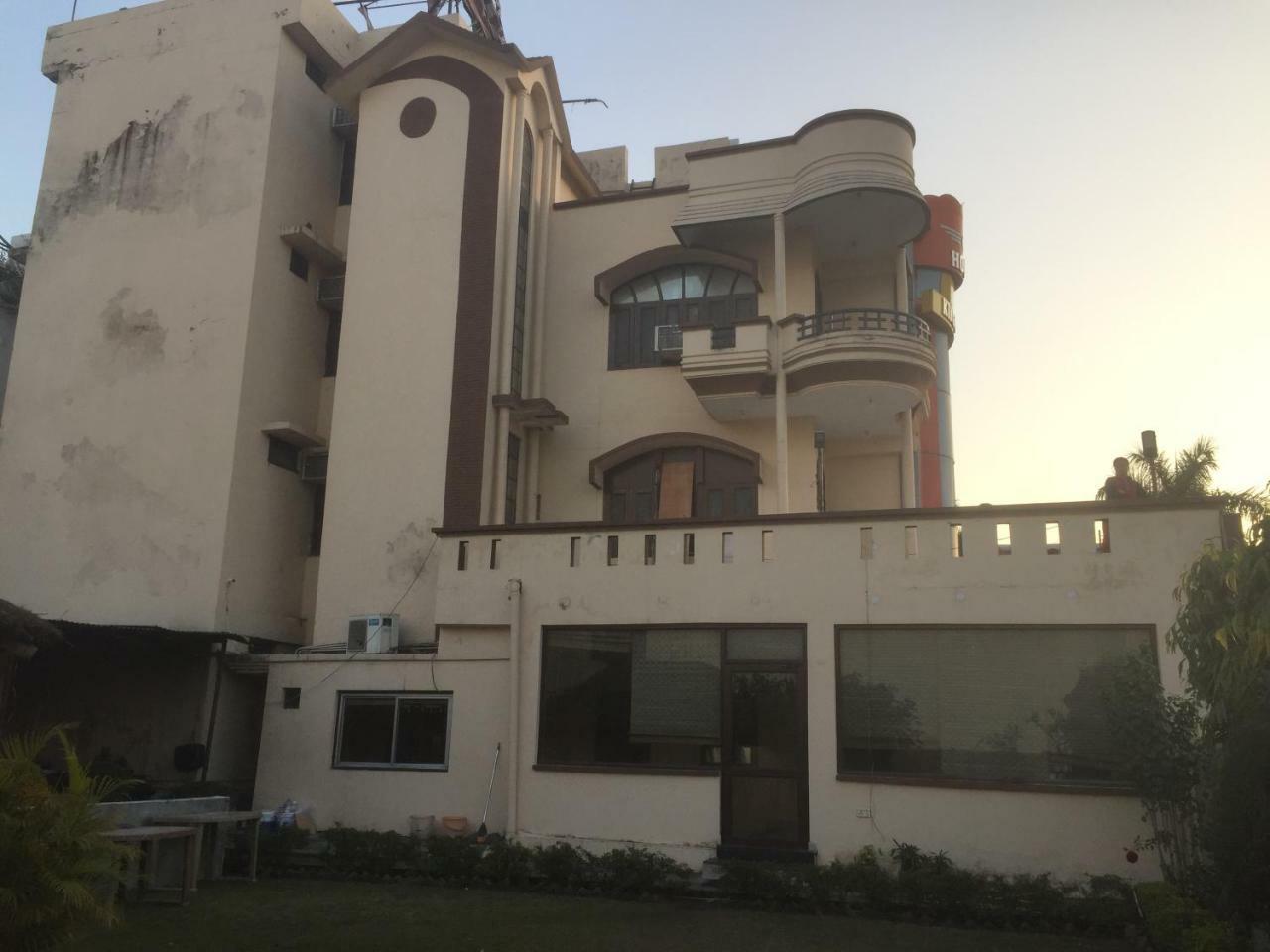 הרידוואר Hotel Kings Inn מראה חיצוני תמונה